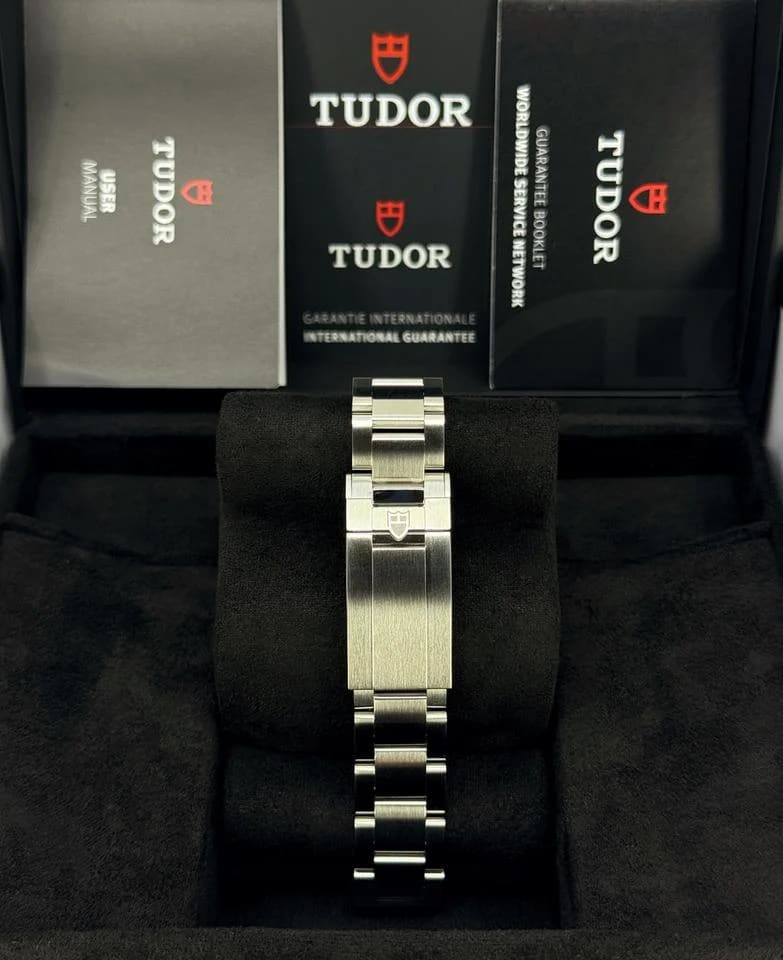 Tudor Black Bay Chrono Unworn 2026 Black Bay Chrono 39mm Special Edition Bumblebee Yellow 79310N-0001 — photo 6