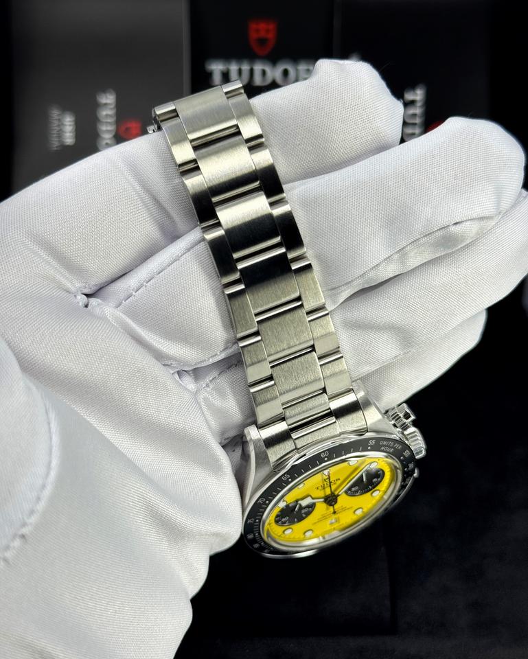 Tudor Black Bay Chrono Unworn 2026 Black Bay Chrono 39mm Special Edition Bumblebee Yellow 79310N-0001 — photo 11