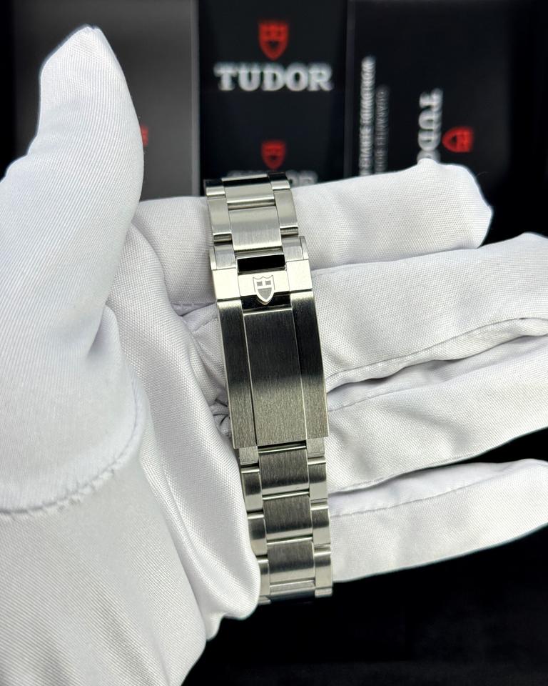Tudor Black Bay Chrono Unworn 2026 Black Bay Chrono 39mm Special Edition Bumblebee Yellow 79310N-0001 — photo 12