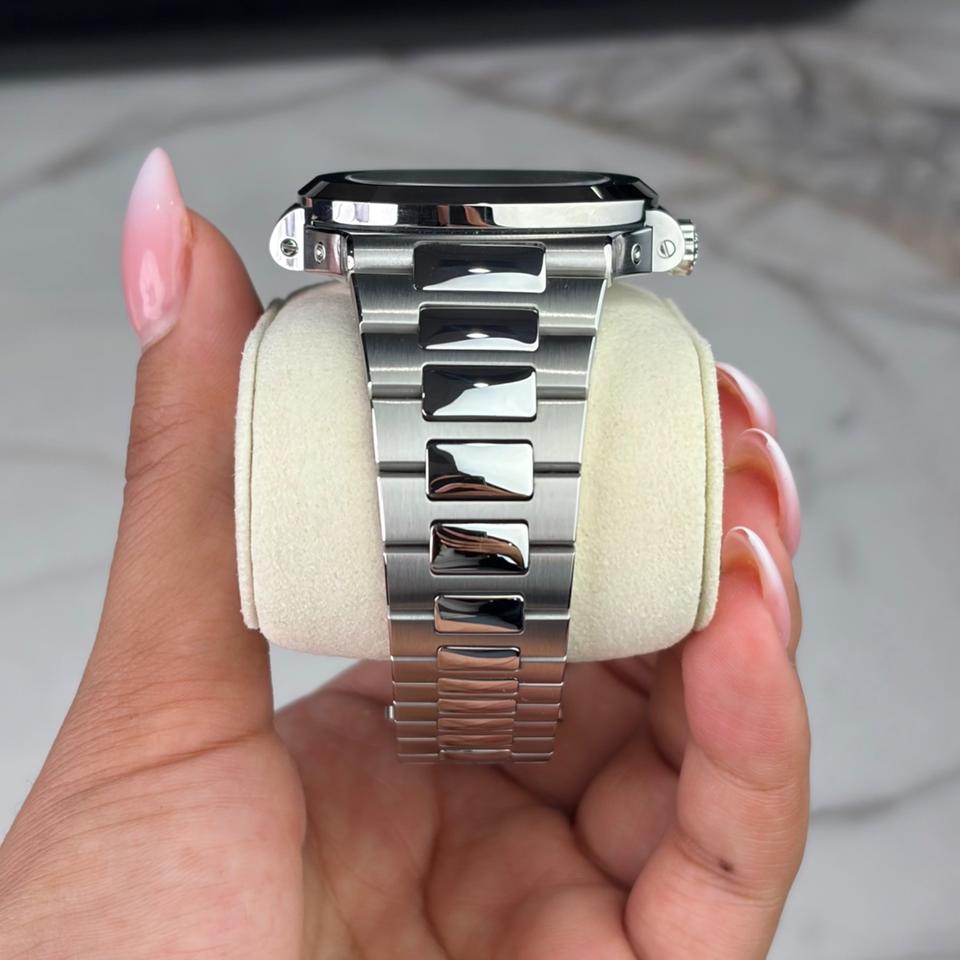 Patek Philippe Nautilus Annual Calendar — photo 5