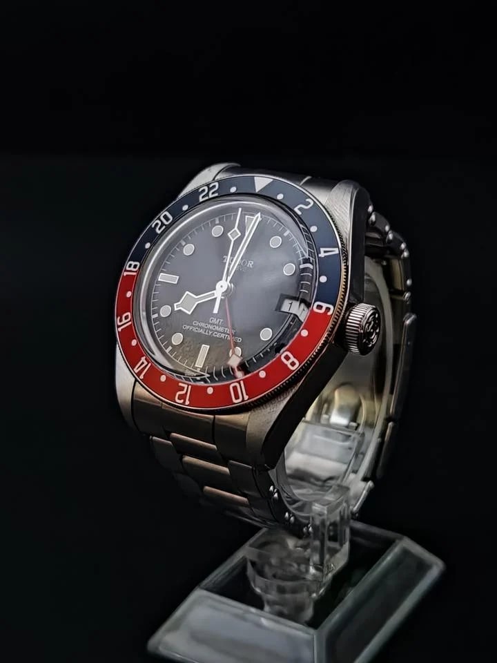Tudor Black Bay GMT Complete set with box and papers and additional blue strap