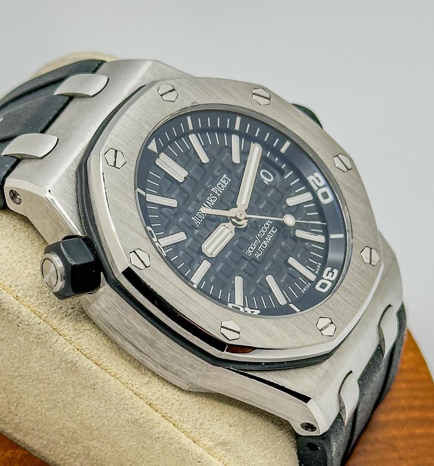 Audemars Piguet Royal Oak Offshore Diver 15703ST 42mm stainless Steel Diver • Black Dial — photo 2