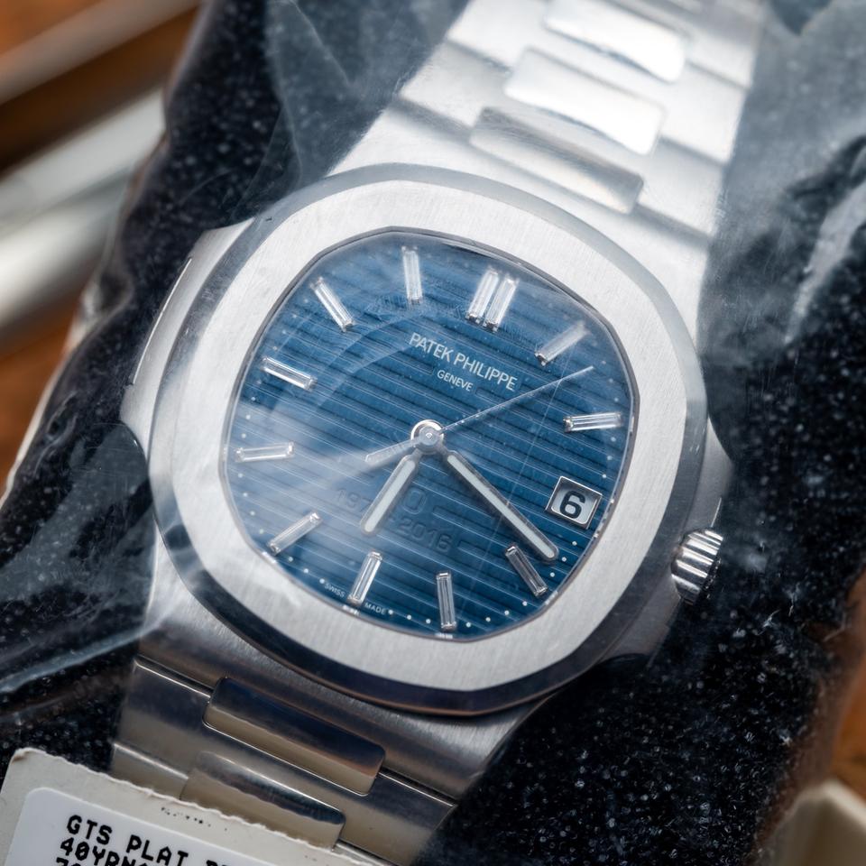 Patek Philippe Nautilus 40th Anniversary Nautilus FACTORY SEALED 5711/1P-001 Platinum Baguette Dial