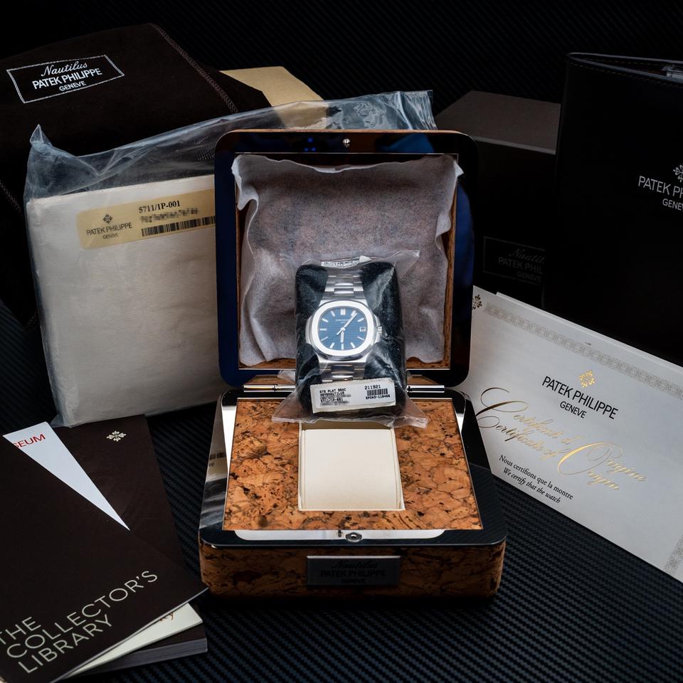 Patek Philippe Nautilus 40th Anniversary Nautilus FACTORY SEALED 5711/1P-001 Platinum Baguette Dial — photo 2