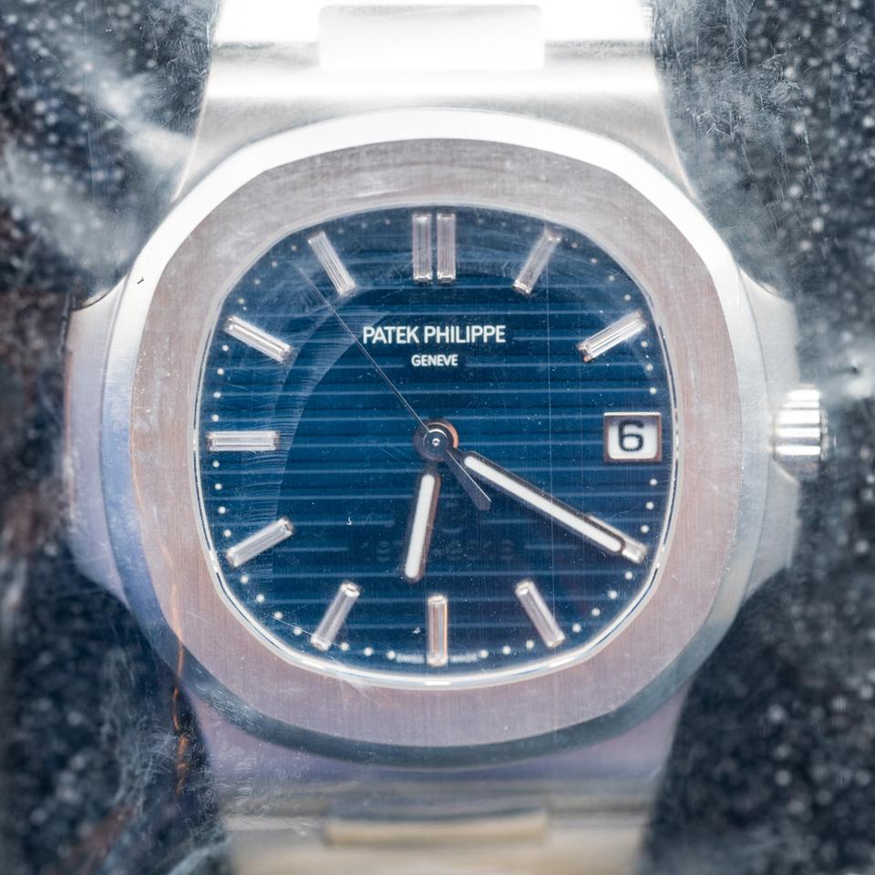 Patek Philippe Nautilus 40th Anniversary Nautilus FACTORY SEALED 5711/1P-001 Platinum Baguette Dial — photo 3