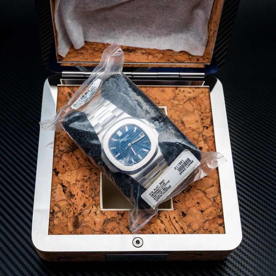 Patek Philippe Nautilus 40th Anniversary Nautilus FACTORY SEALED 5711/1P-001 Platinum Baguette Dial — photo 6