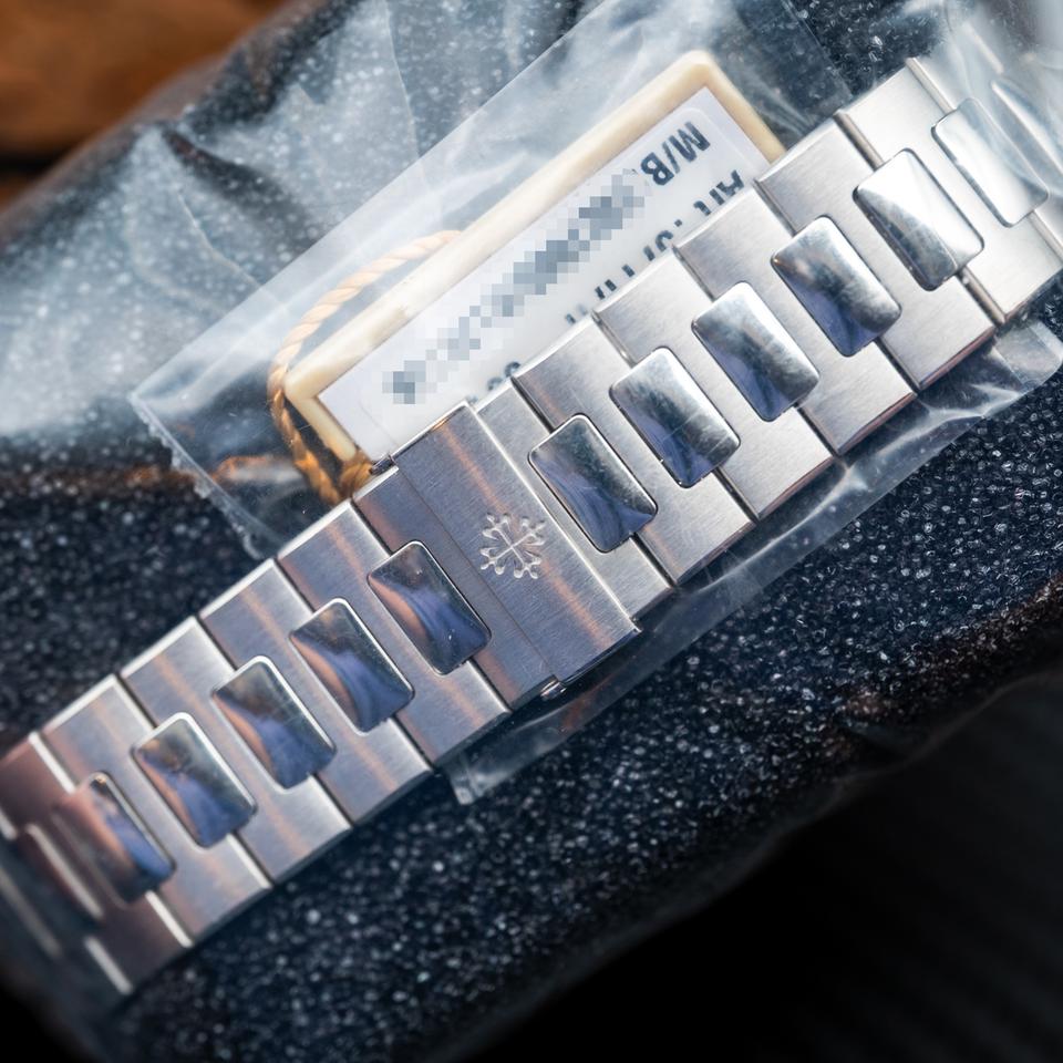 Patek Philippe Nautilus 40th Anniversary Nautilus FACTORY SEALED 5711/1P-001 Platinum Baguette Dial — photo 7