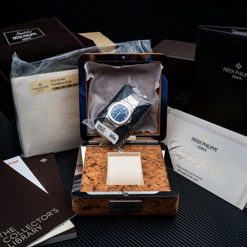Patek Philippe Nautilus 40th Anniversary Nautilus FACTORY SEALED 5711/1P-001 Platinum Baguette Dial — photo 9