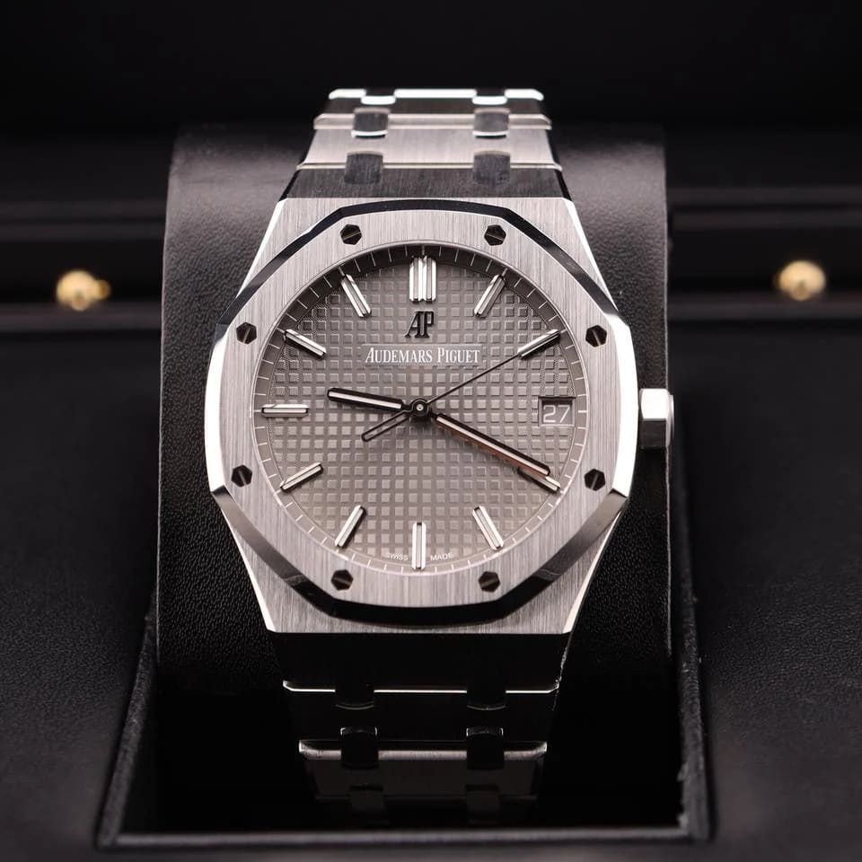 Audemars Piguet Royal Oak Grey Rhodium Dial 15500ST Like New Full Set