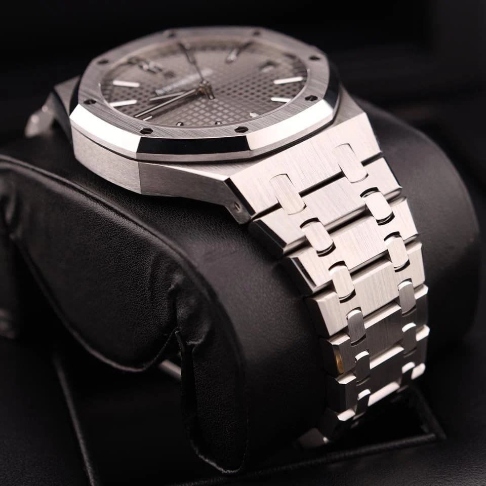 Audemars Piguet Royal Oak Grey Rhodium Dial 15500ST Like New Full Set — photo 4