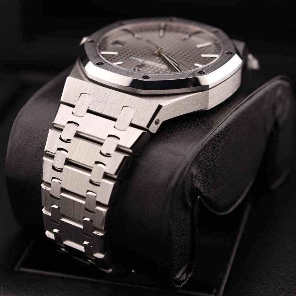 Audemars Piguet Royal Oak Grey Rhodium Dial 15500ST Like New Full Set — photo 5