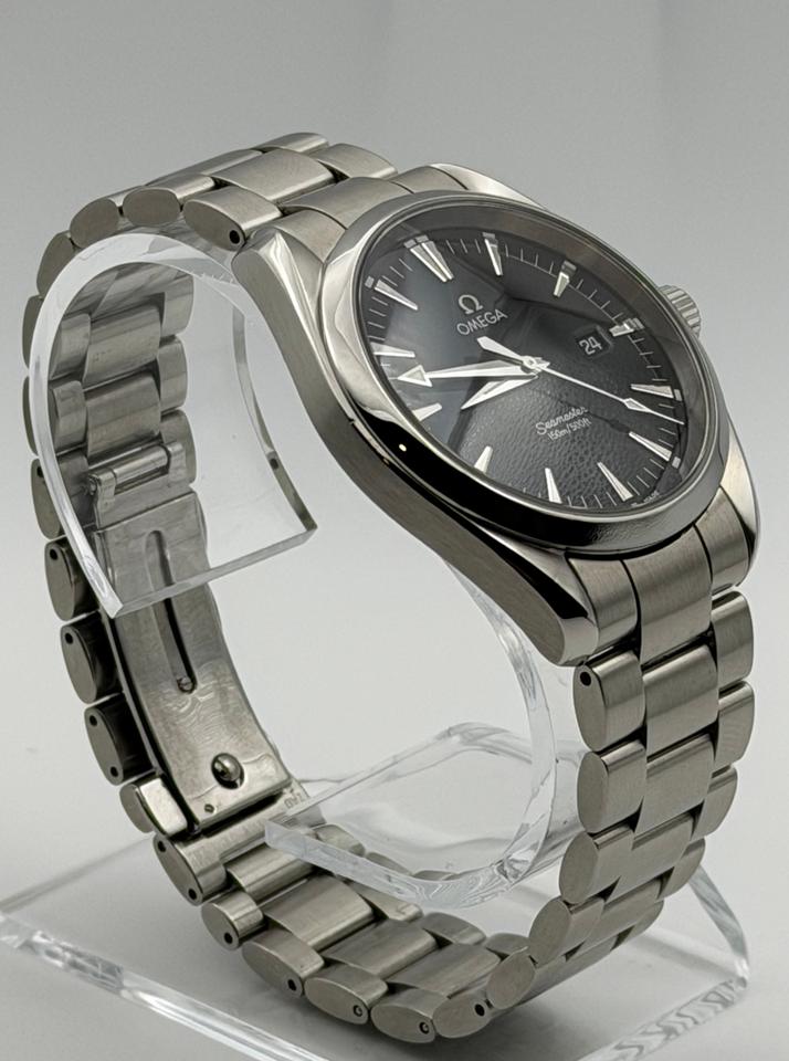 Omega Seamaster Aqua Terra Excellent Condition with Extra OEM Links Box and Manual — photo 4