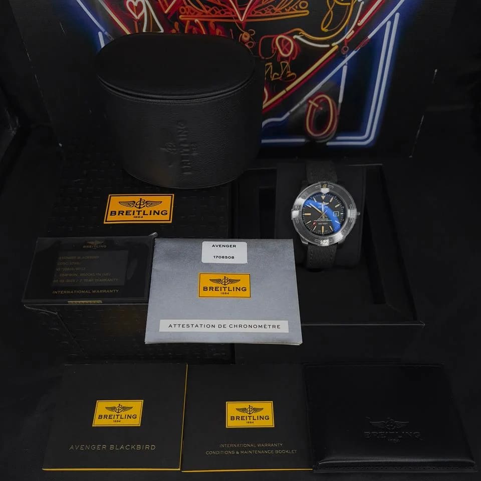Breitling Avenger Blackbird FREE Shipping Box and Papers Black Dial Strap — photo 2