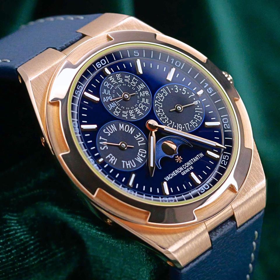 Vacheron Constantin Overseas MINT FULL SET Overseas Perpetual Calendar Ultra-Thin Blue Dial 18K Rose Gold Leather 4300V
