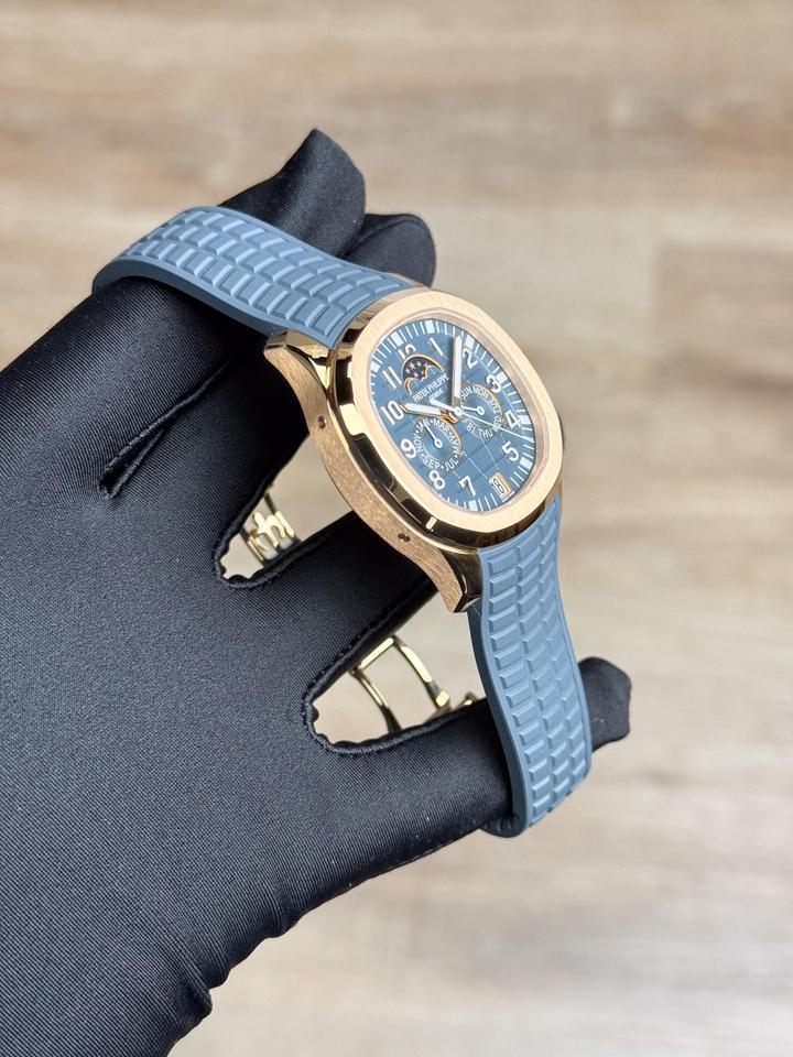 Patek Philippe Aquanaut Annual Calendar Blue Unworn 5261R-001 — photo 2