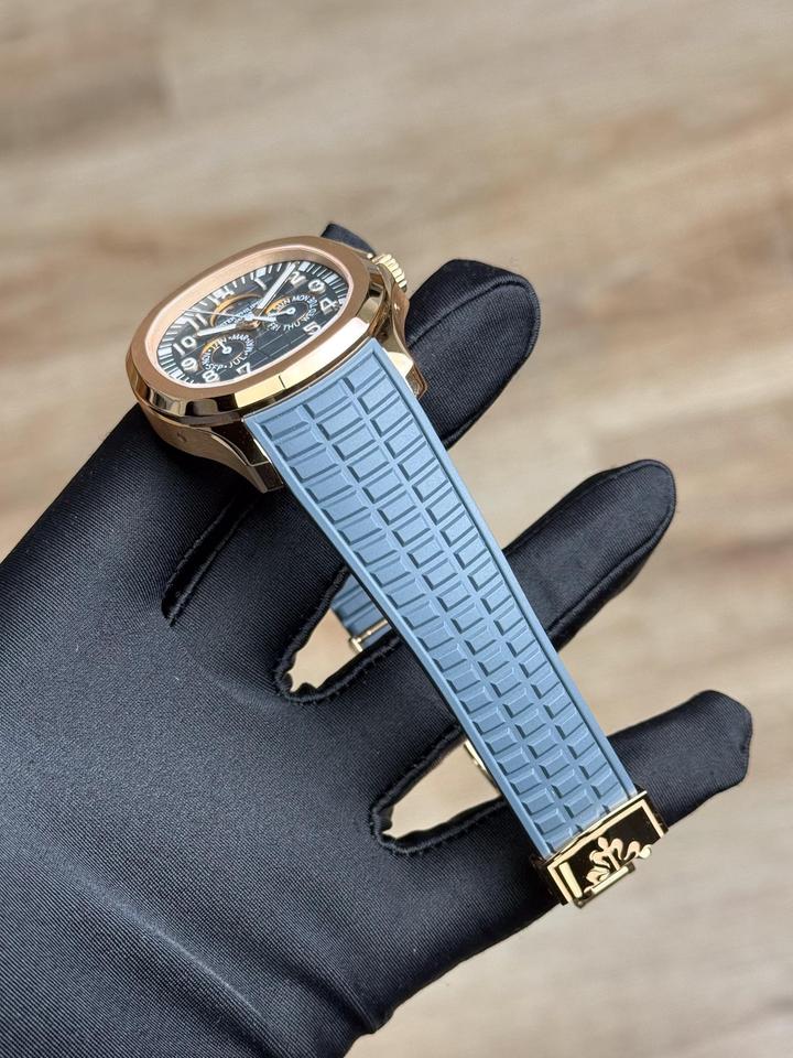 Patek Philippe Aquanaut Annual Calendar Blue Unworn 5261R-001 — photo 3