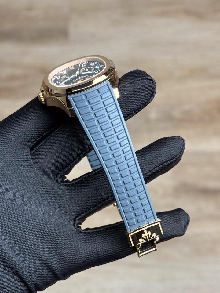 Patek Philippe Aquanaut Annual Calendar Blue Unworn 5261R-001 — photo 4