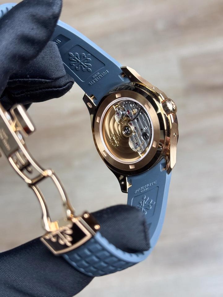 Patek Philippe Aquanaut Annual Calendar Blue Unworn 5261R-001 — photo 6