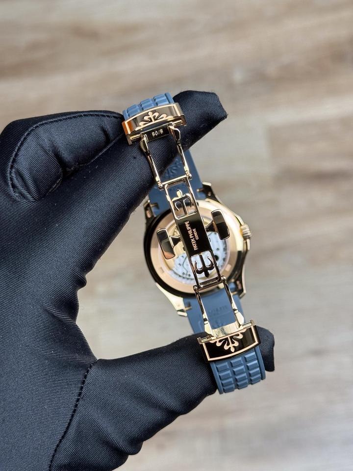 Patek Philippe Aquanaut Annual Calendar Blue Unworn 5261R-001 — photo 8