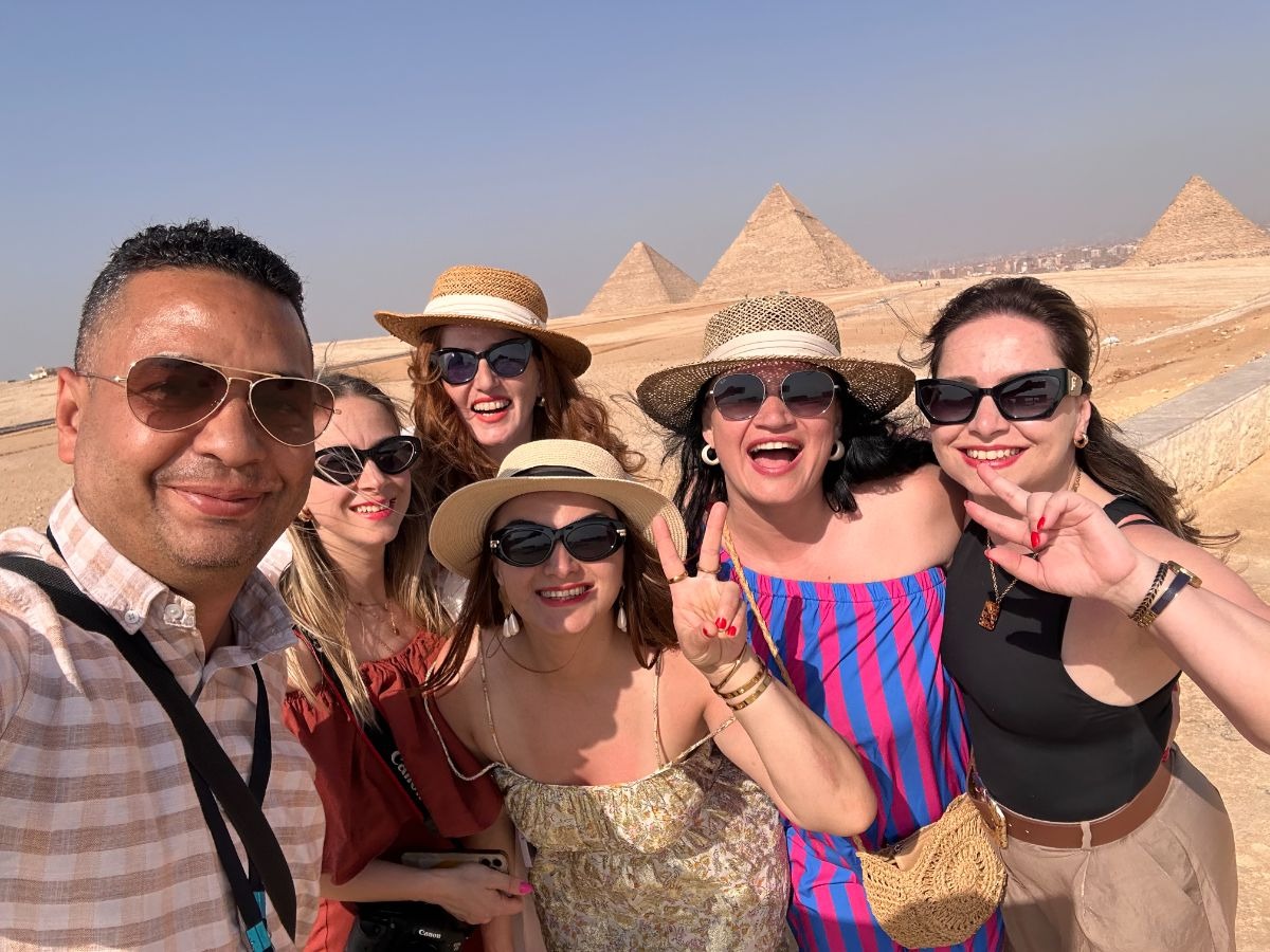 Mahmoud Farrag guiding travellers in Cairo