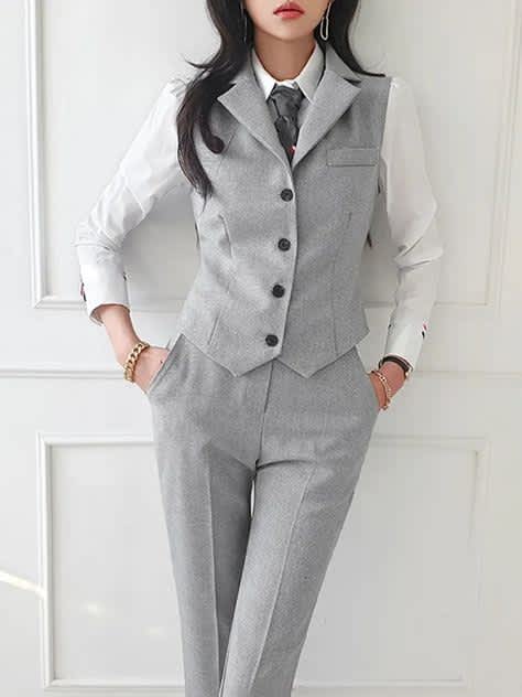 Signature 3-Piece Women's Suit - Grey 2  Medium