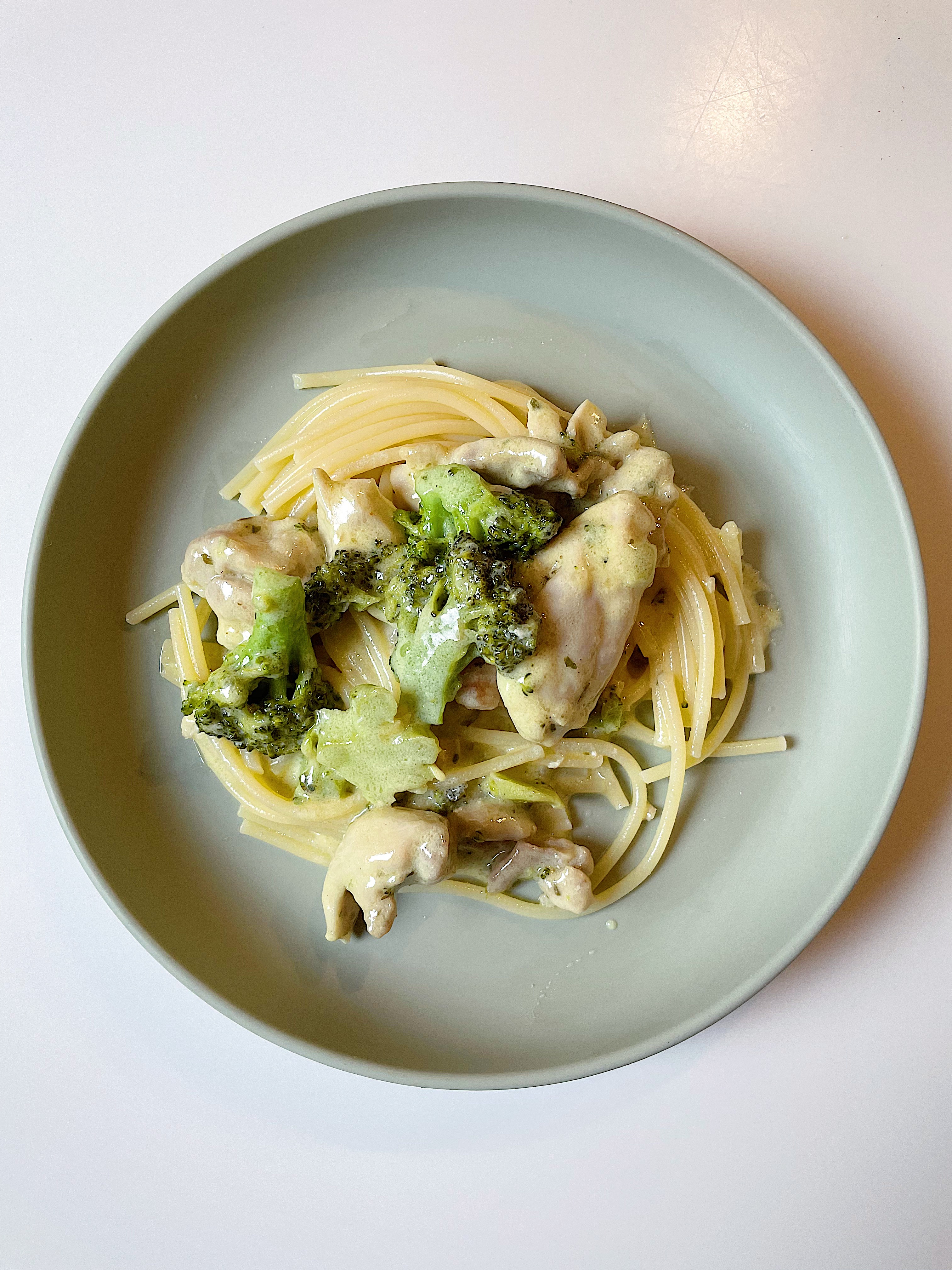 Kyckling- och broccolipasta