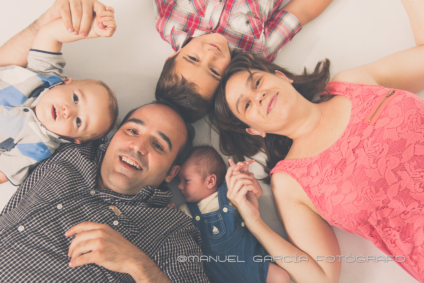 Fotografía familiar en estudio