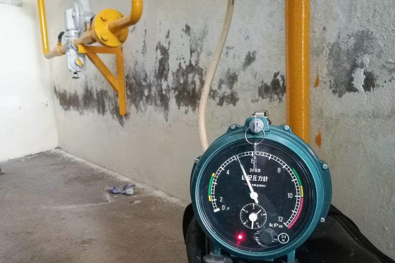 kiểm tra rò rỉ đường ống gas