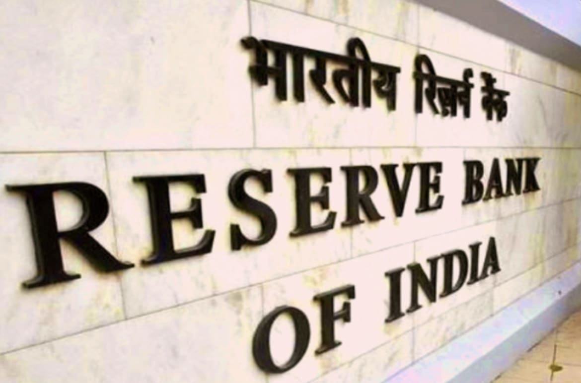 आर बी आई ने घटाई रेपो रेट : लोन की ई एम आई भी होगी कम