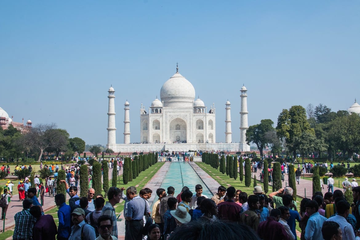 अब ताजमहल बदनाम कर रहा आगरा को