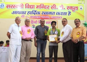 hindi diwas vad vivad pratiyogita saraswati vidya mandir kamla nagar agra 02