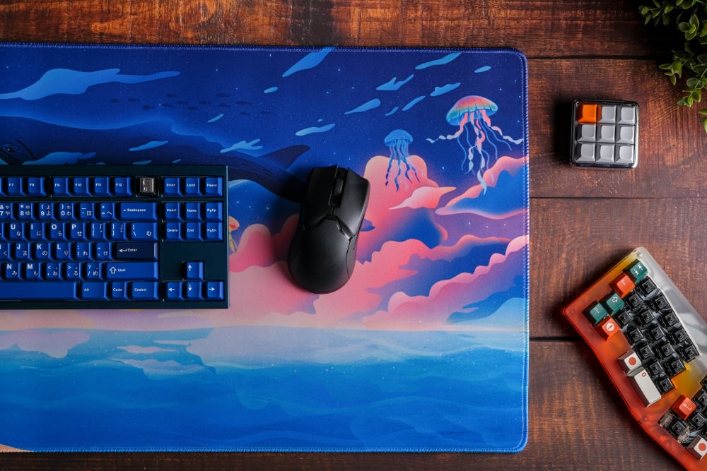 TKL Keyboard with Sea Dreams Desk Mat