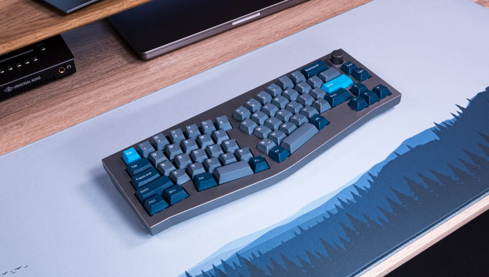 Keychron Q8 Keyboard with Whale Keycaps