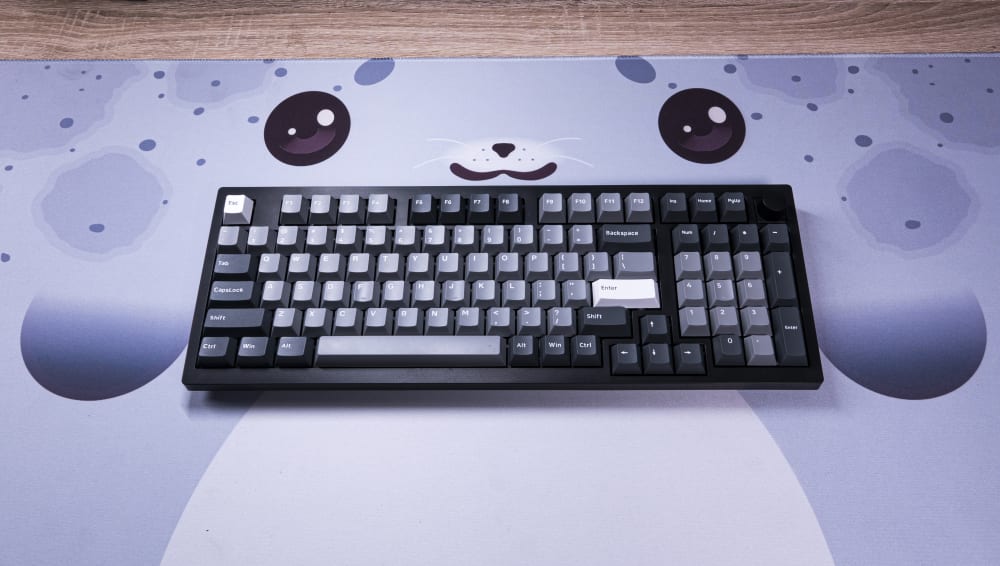 Keychron V5 with Seal PBT and Desk Mat