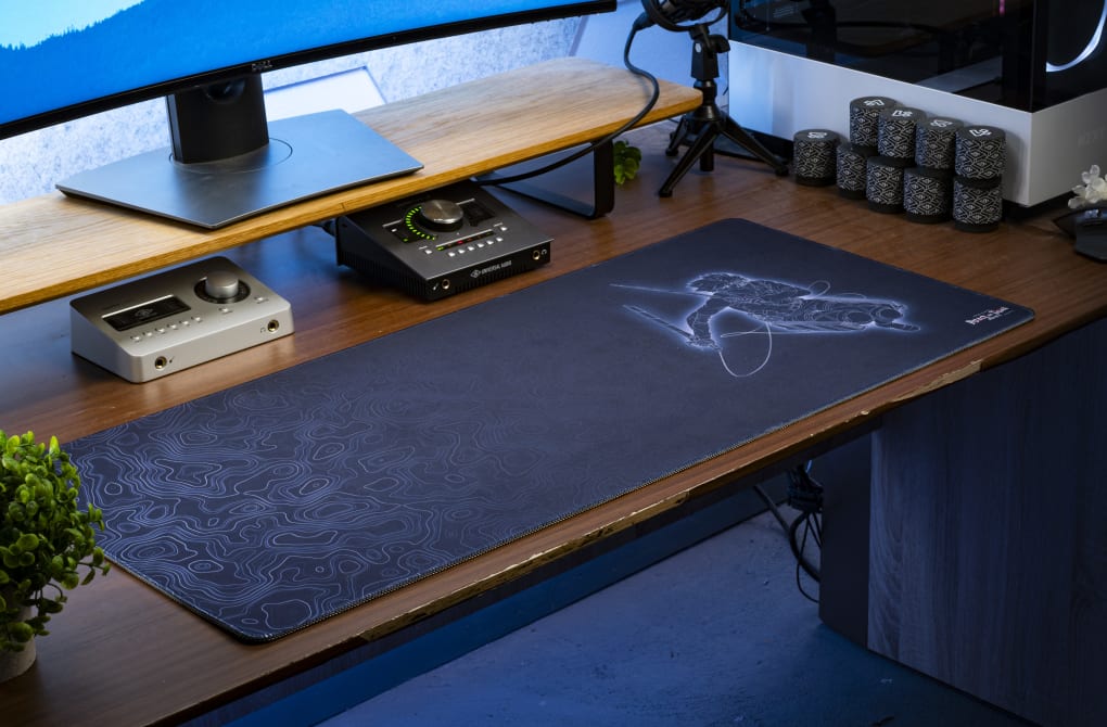Attack on Titan Topo Desk Mat