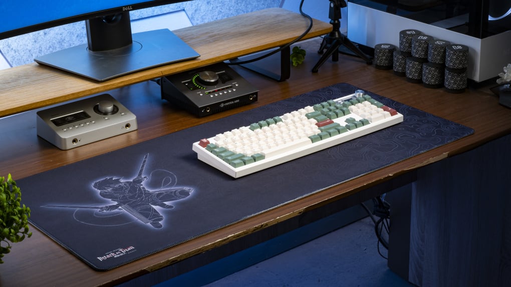 Attack on Titan Topo Desk Mat