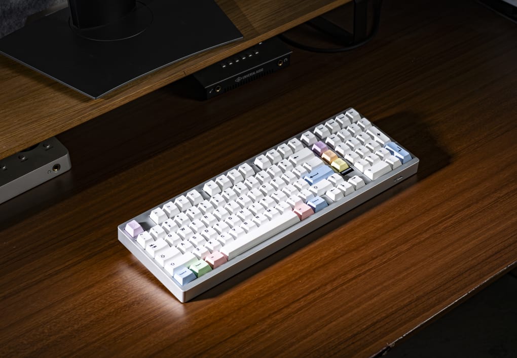 Max102 Chalk Edition on Desk