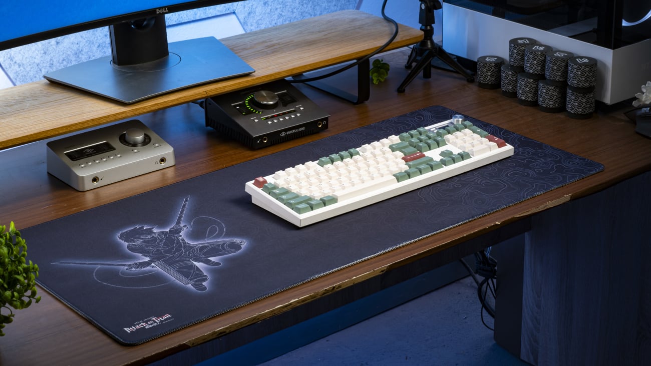 Attack on Titan Topo Desk Mat