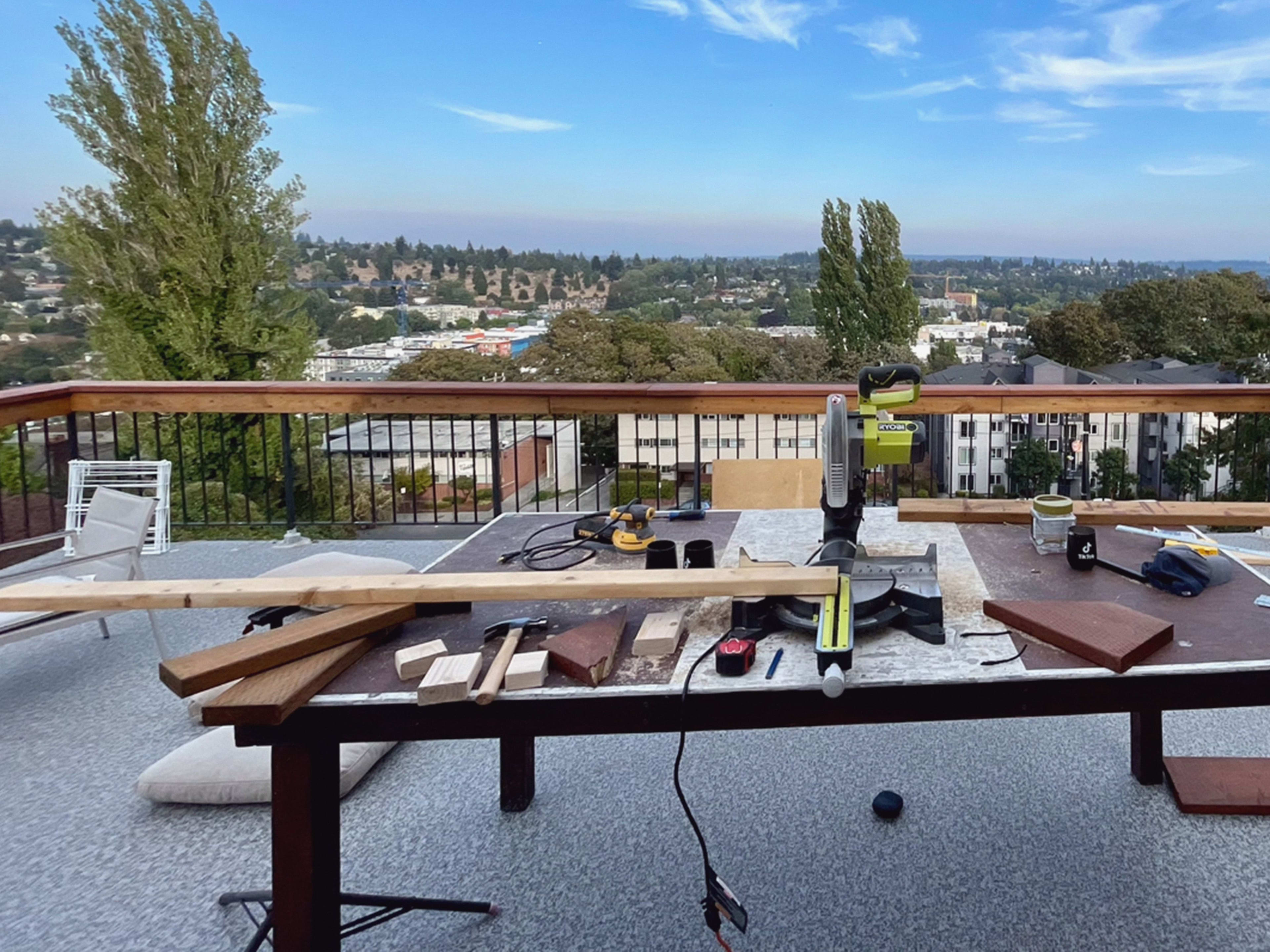 Building downlit deck railing