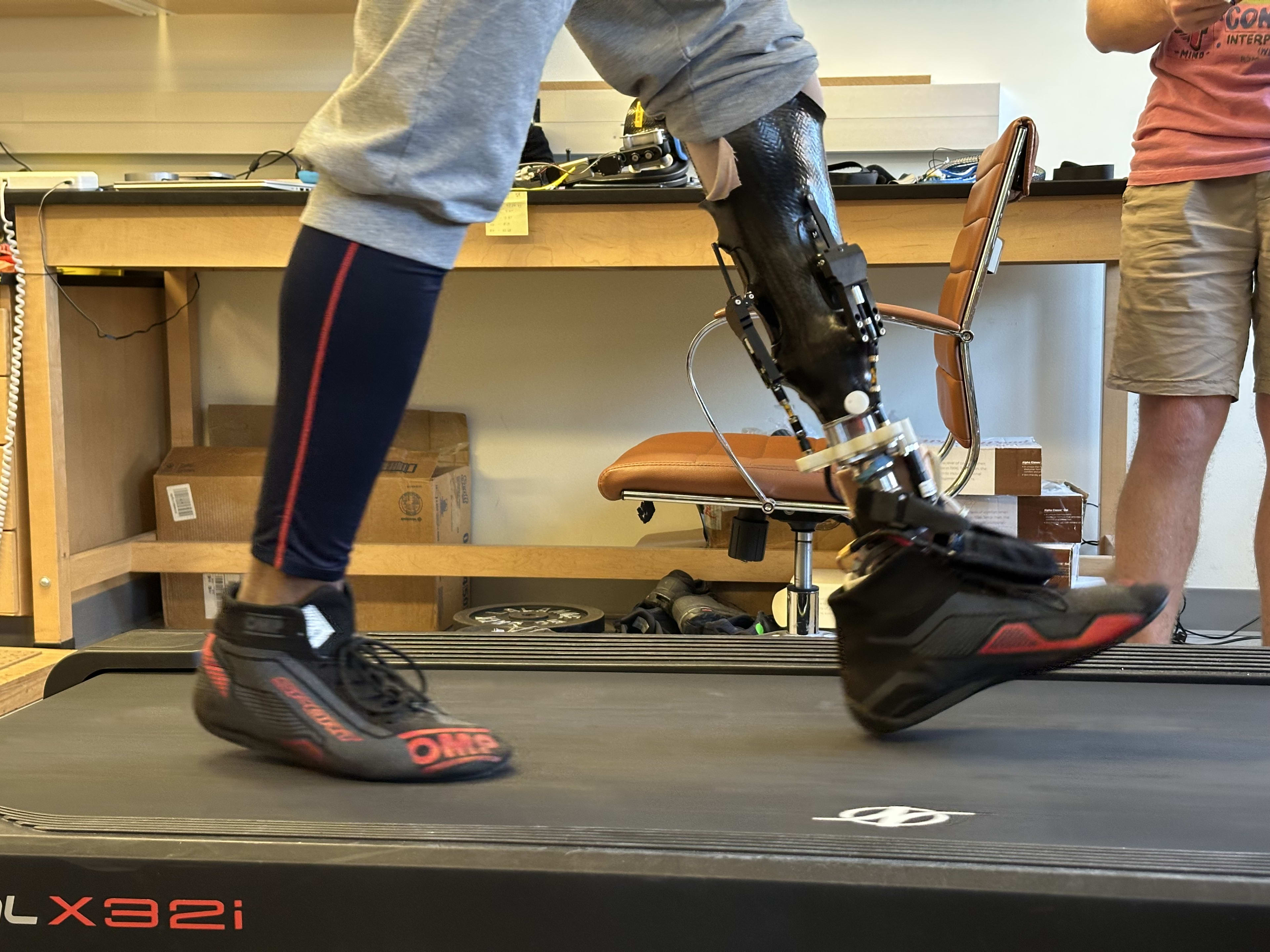 Auto-Adjusting Transtibial Prosthetic Socket