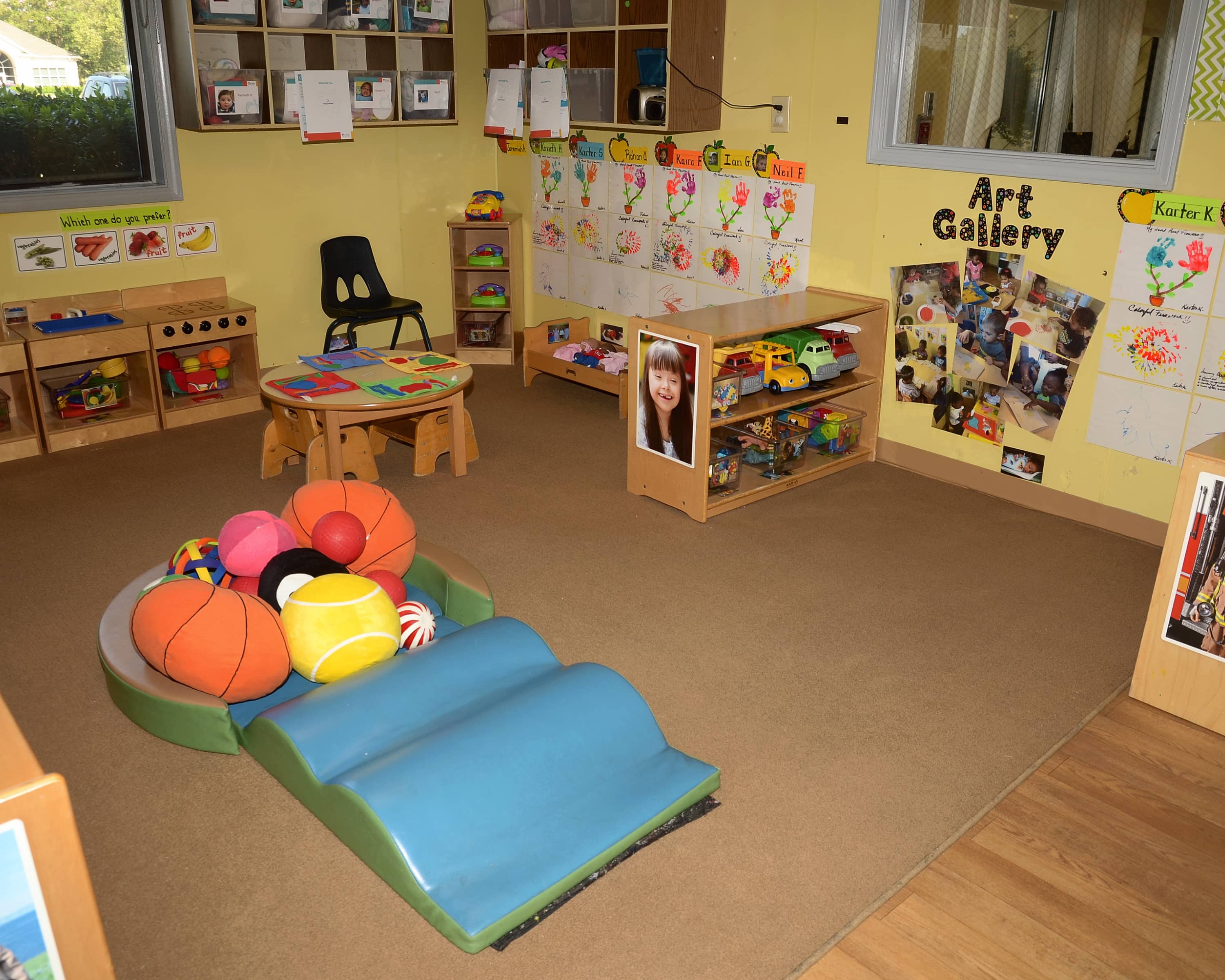 LA PETITE ACADEMY