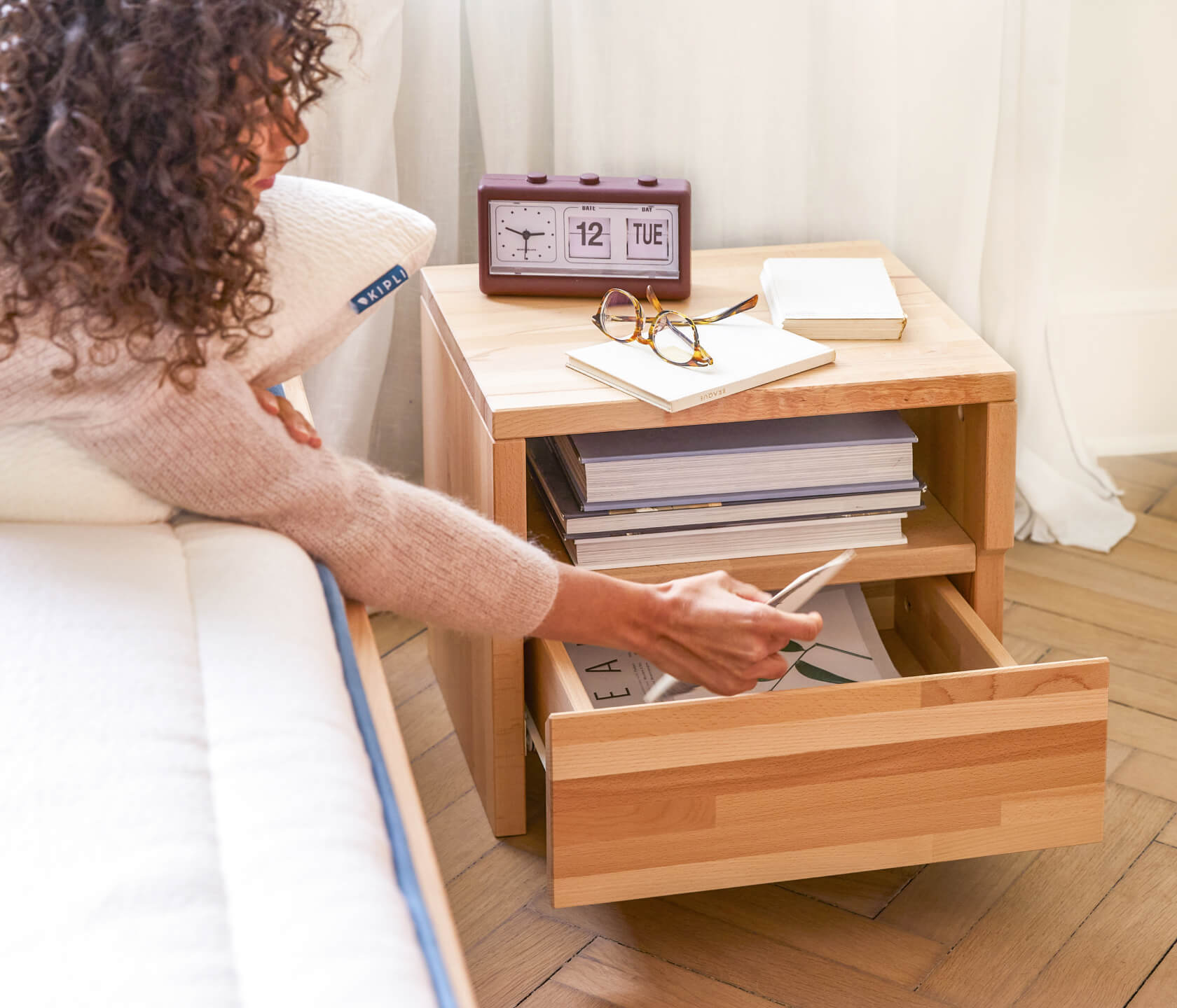 Table de chevet en bois massif AVA, Mobilier sain et responsable