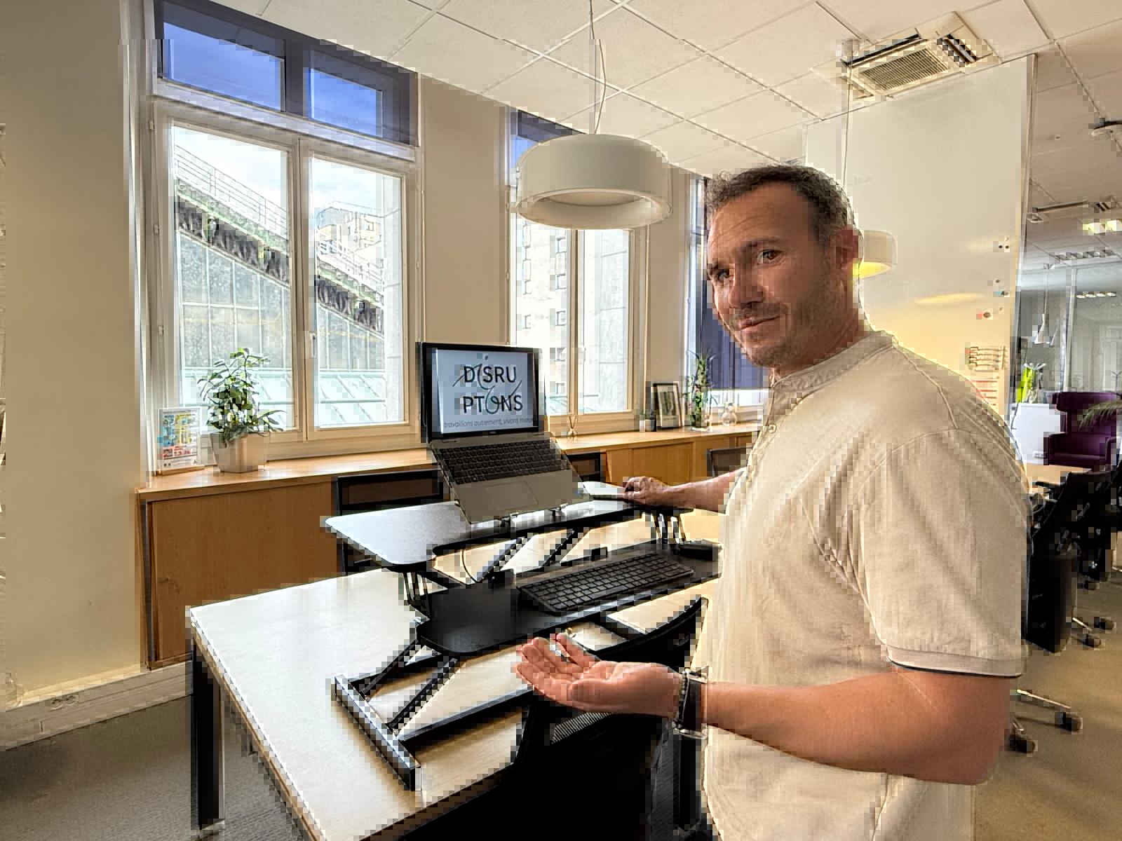 companies/disruptons-SU88o8GVt3/gallery/qxxwLkkeMR0u_mXiVQNZJnCUcR7gkbnX-1758903637497