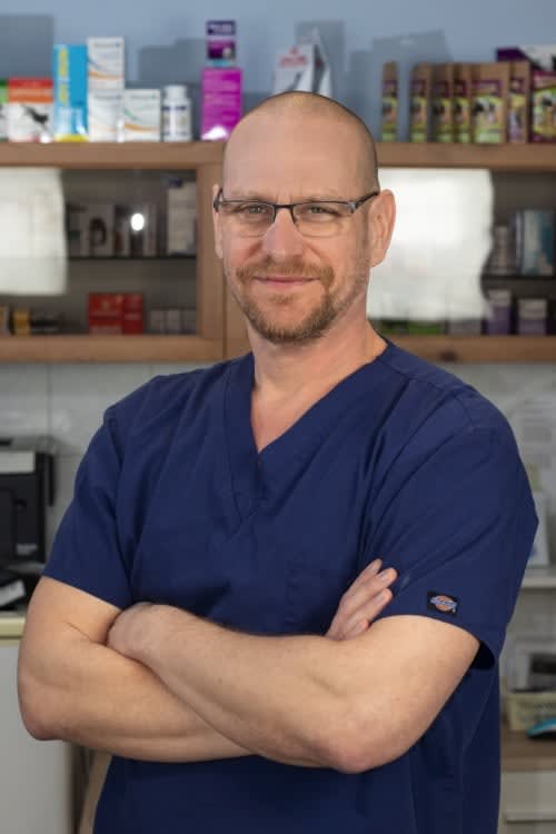 Dr. Lévai Péter állatorvos portréja