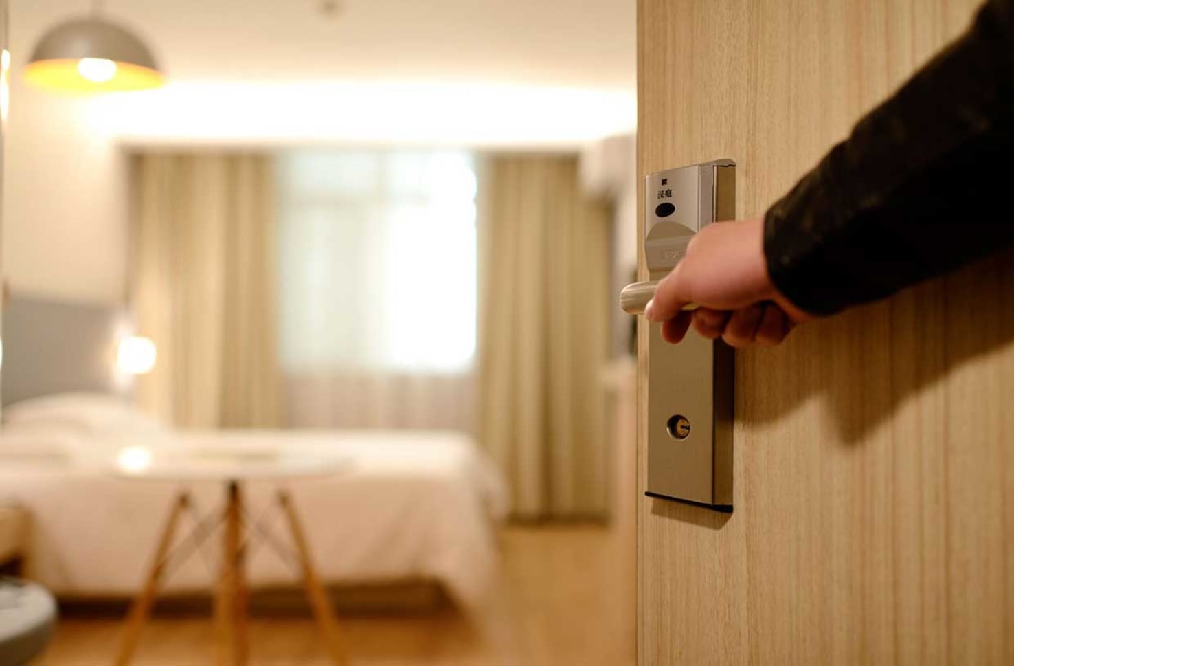 How Do Hotel Key Cards Work?  Hotel Access Control Explained