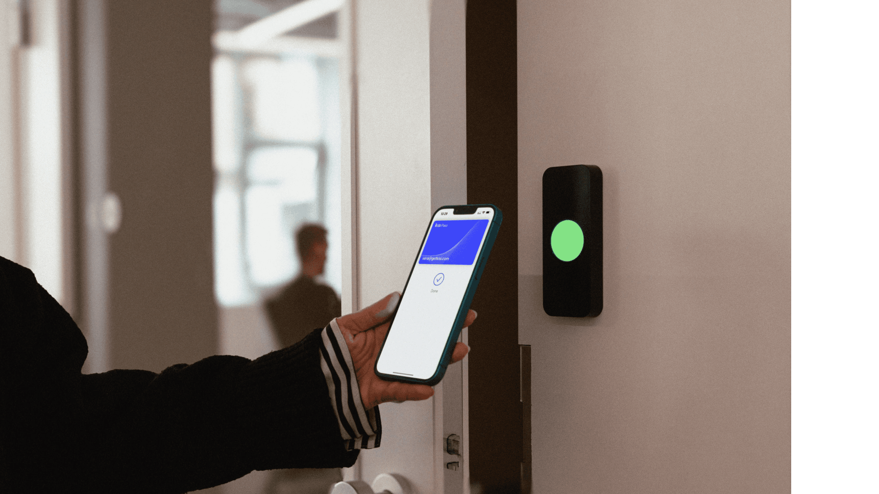 Person using a mobile door entry system for a coworking place