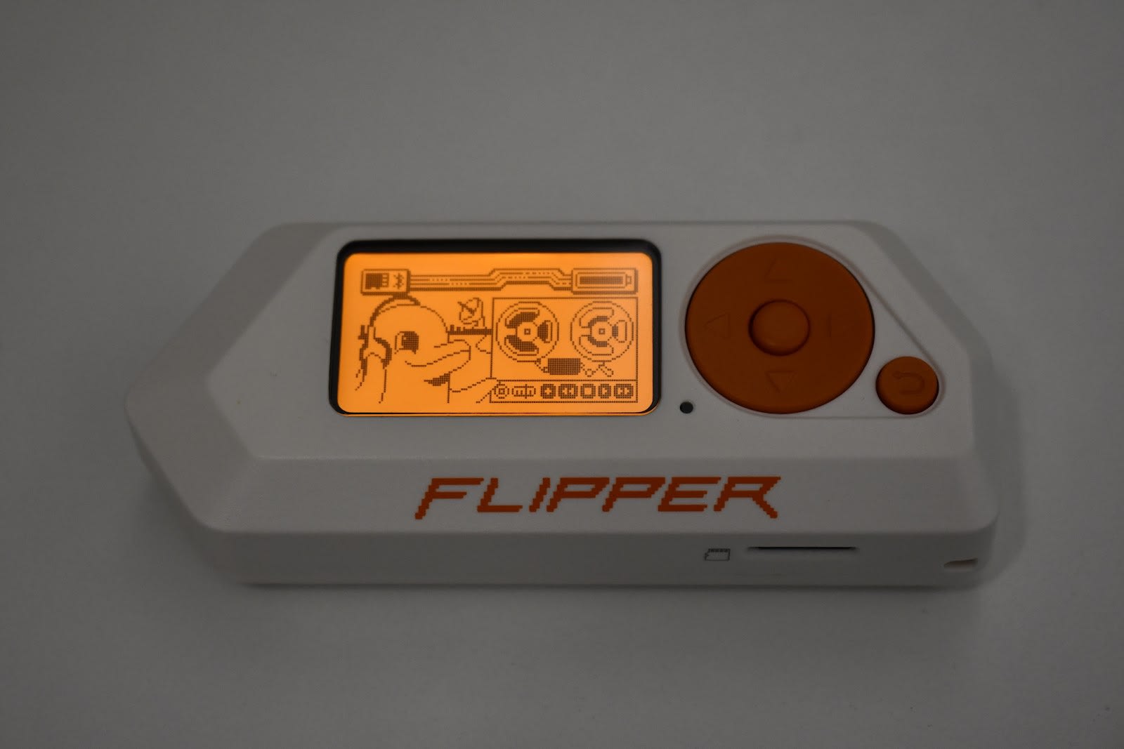 Изображение, показывающее устройство для взлома Flipper zero