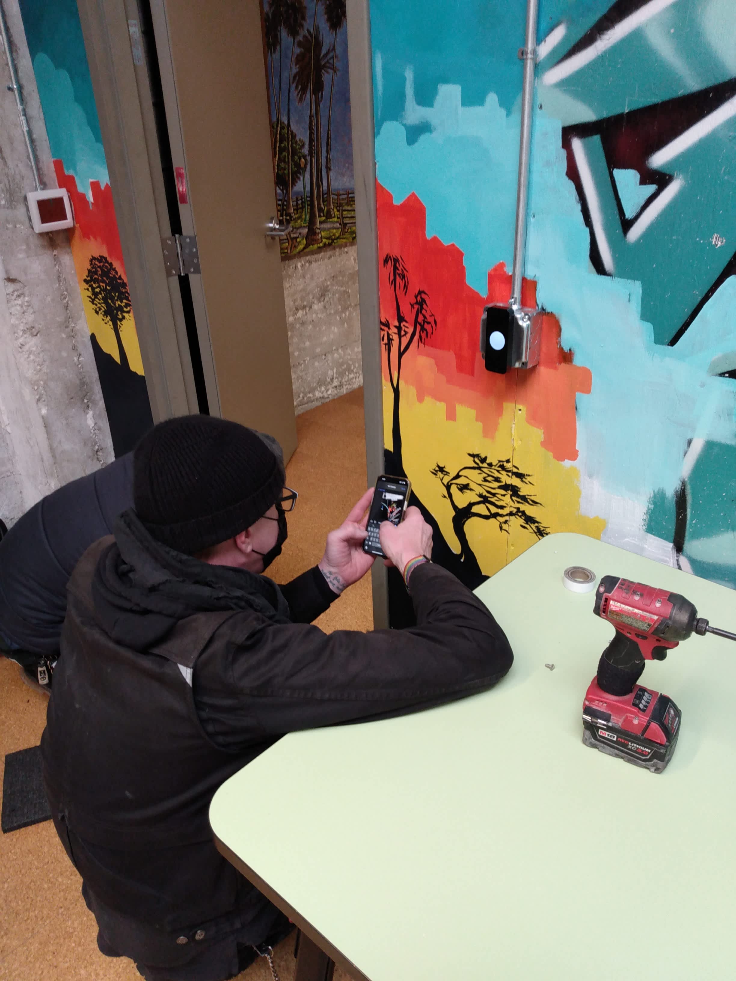 A locksmith setting up a Kisi Reader on his mobile phone
