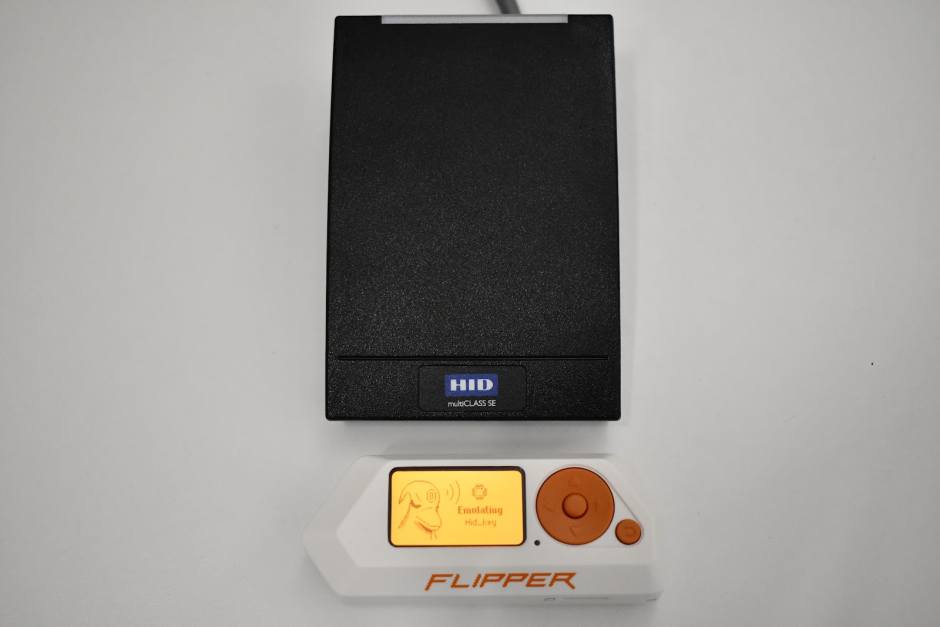 An image of a HID reader next to a Flipper Zero that can be used to hack it