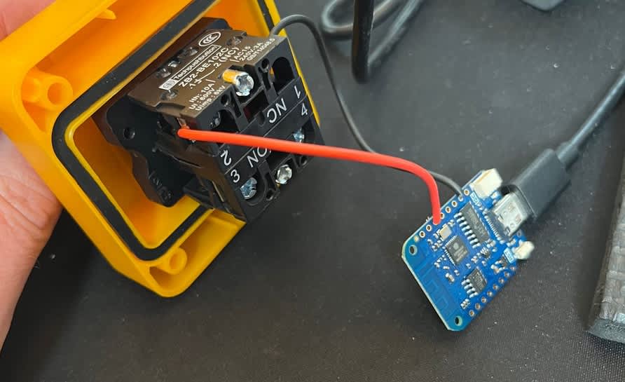 Integrating the emergency button with the Wemos D1 Mini board